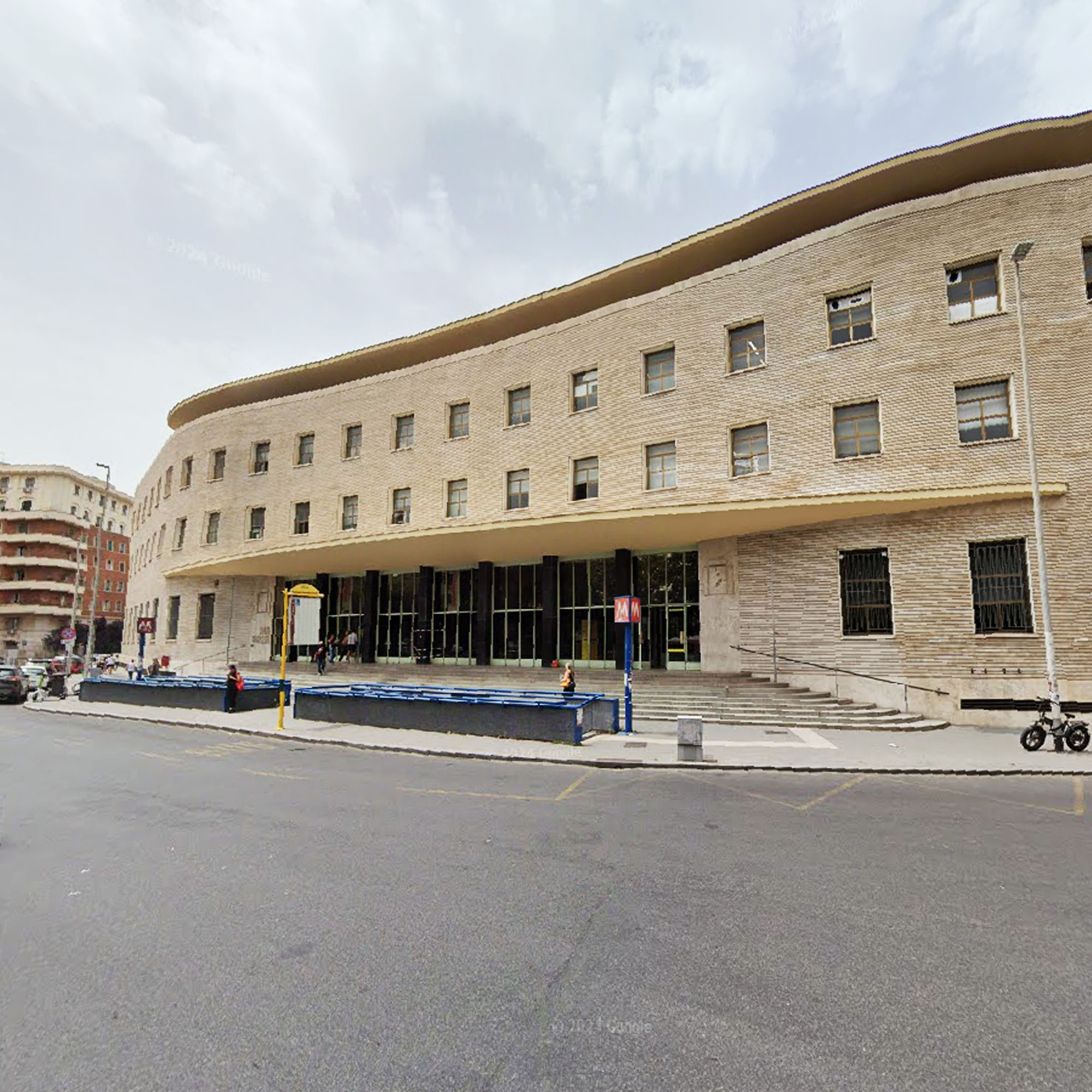 Palazzo postale in piazza Bologna
